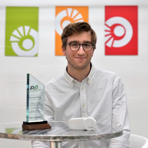 Maxence Chotard, ingénieur chez EISOX, a obtenu le 2ème prix au concours Ipso Challenge, qui a eu lieu le 1er décembre 2015 dans le Silicon Valley pour leur tête thermostatique connectée.  Maxence a été étudiant à l'ESEO et à l'ESSCA à Angers. Grâce au soutien de l'ESEO et d'Angers Technopole, Maxence a créé cette tête thermostatique connectée qui permet de réguler de manière autonome la température dans chaque pièce de la maison et il travaille aujourd'hui au sein d'EISOX après avoir validé son diplôme d'ingénieur ESEO et son diplôme de l'ESSCA.